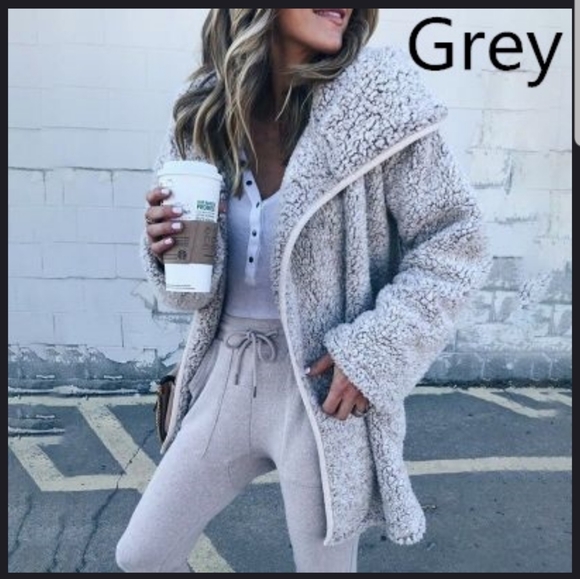 Jackets & Blazers - 🤍🤍NEW🤍🤍GORGEOUS!! Grey Sherpa Throw Jacket